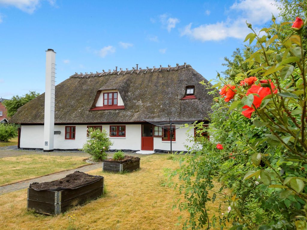 Uriges Reetdachhaus Mit Viel Charme In Toller Lage Dicht Am Wasser