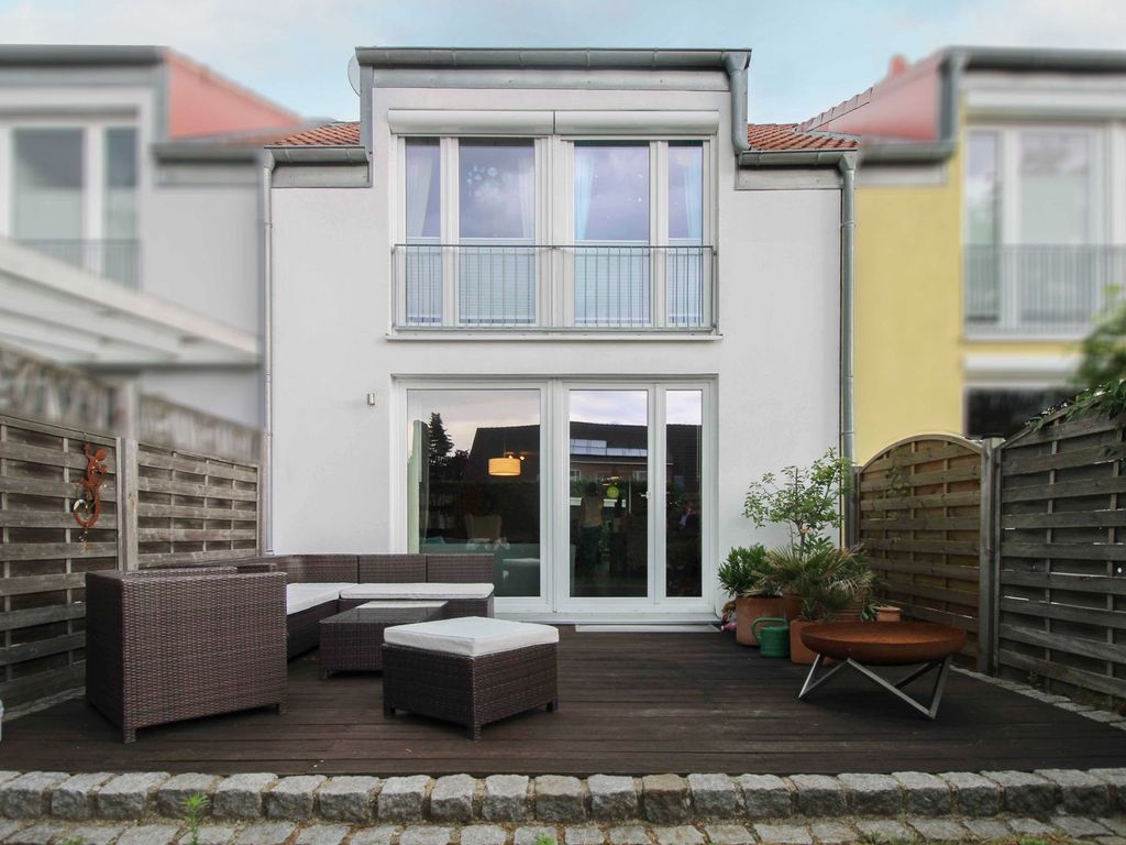 Familienfreundliches Reihenmittelhaus In Zentraler Lage Mit Terrasse