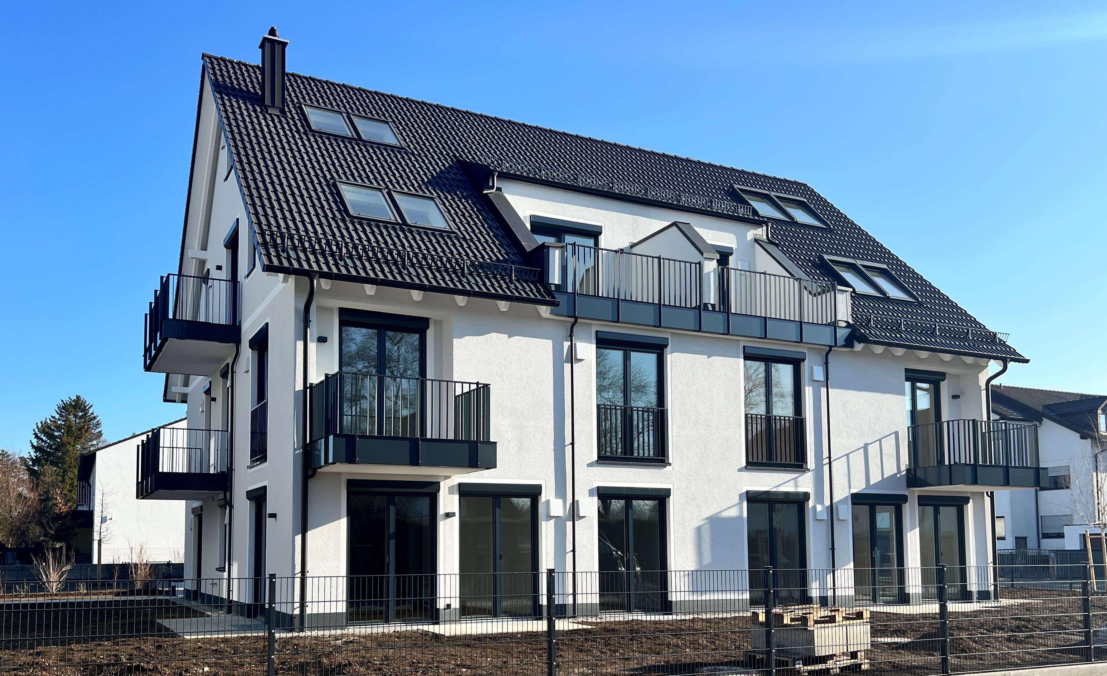 S130 L|I|V|I|N|G - Schneeglöckchenstraße - München