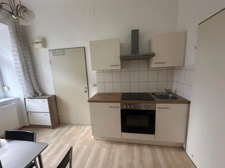 HELLE WOHNUNG IN ZENTRALER LAGE AN NICHTRAUCHER - TU NÄHE