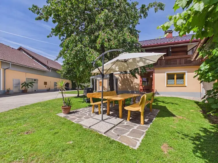 Landwirtschaftliches Anwesen mit viel Privatsphäre – Wohnhaus, Stallungen, Tenne &amp; Destille