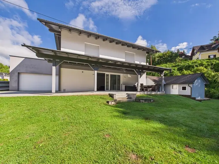 Wohnen, wo andere Urlaub machen – modernes Zuhause mit Sonnen­terrassen &amp; Bergblick