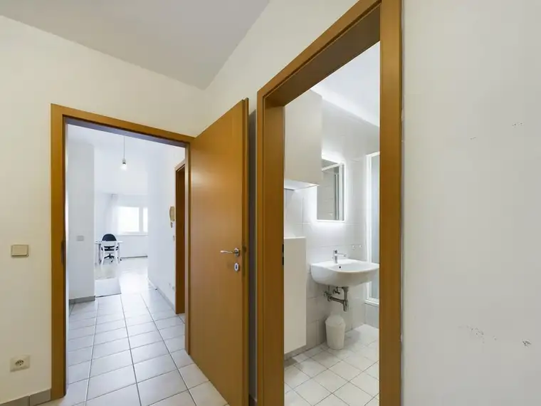 Moderne &amp; gepflegte 2-Zimmer-Wohnung in der Görzer Allee 33