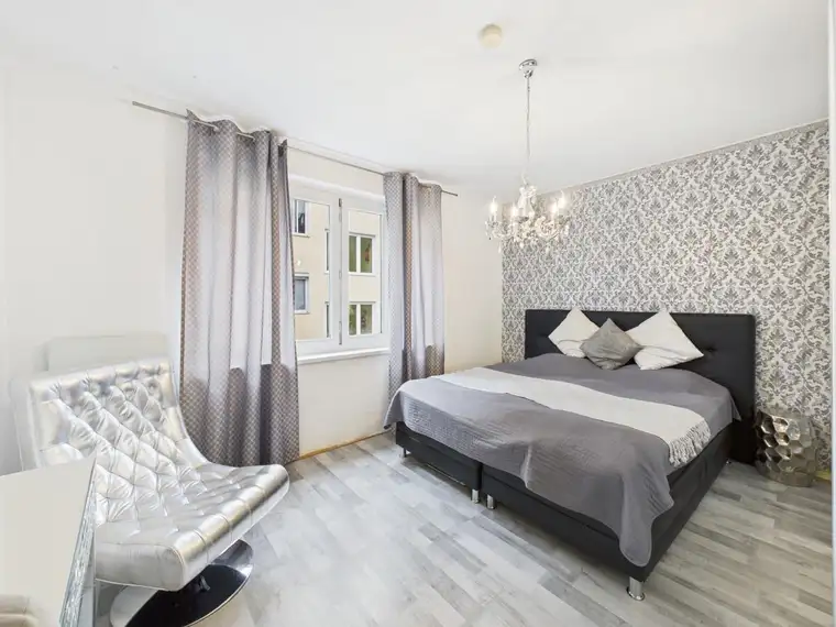 Schöne Wohnung mit 2 Schlafzimmer und Loggia in zentraler aber ruhiger Wohngegend