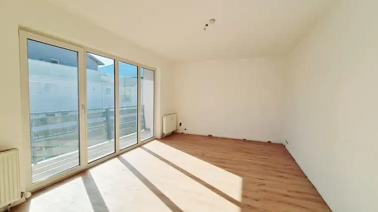 Neu renovierte großzügige 2-Zimmer Wohnung mit Loggia in Spittal