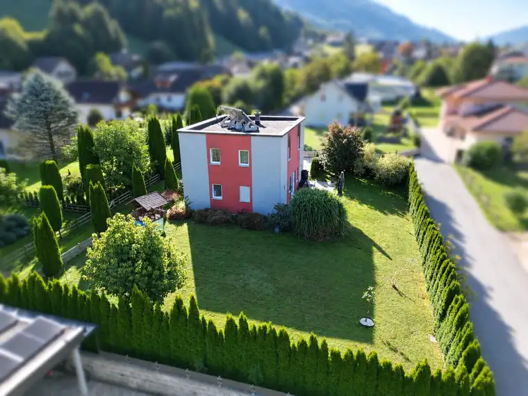 DREI SEEN. EIN ZUHAUSE. – Modernes Wolf Haus mit Garten und Vollkeller in Feld am See