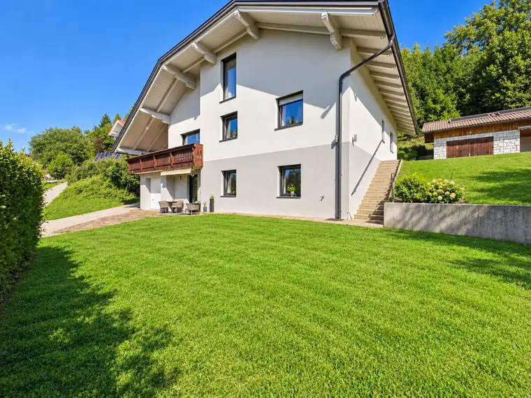 Wohnen über den Dingen – Traumhaus am Techelsberg mit Panoramablick auf Pyramidenkogel &amp; Karawanken
