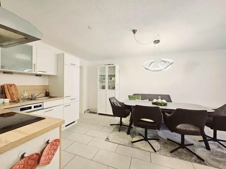Schöne und geräumige Erdgeschosswohnung auf dem Sonnenplateau der Künstlerstadt