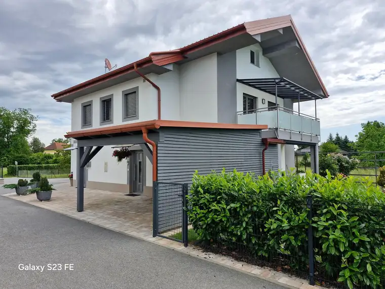 EXTRAS OHNE AUFPREIS - THERMENWOHNSITZ - ERSTBEZUG – DHH / WOHNUNG MIT WEITBLICK 