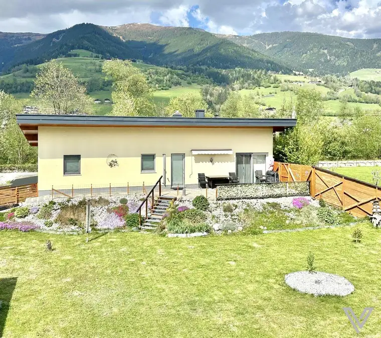 Einfamilienhaus mit großem Garten in schöner Lage
