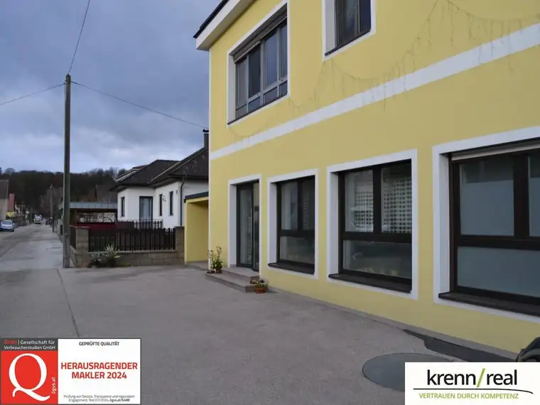 Neu renoviertes Büro oder Geschäftslokal mit Lager und Parkplätzen