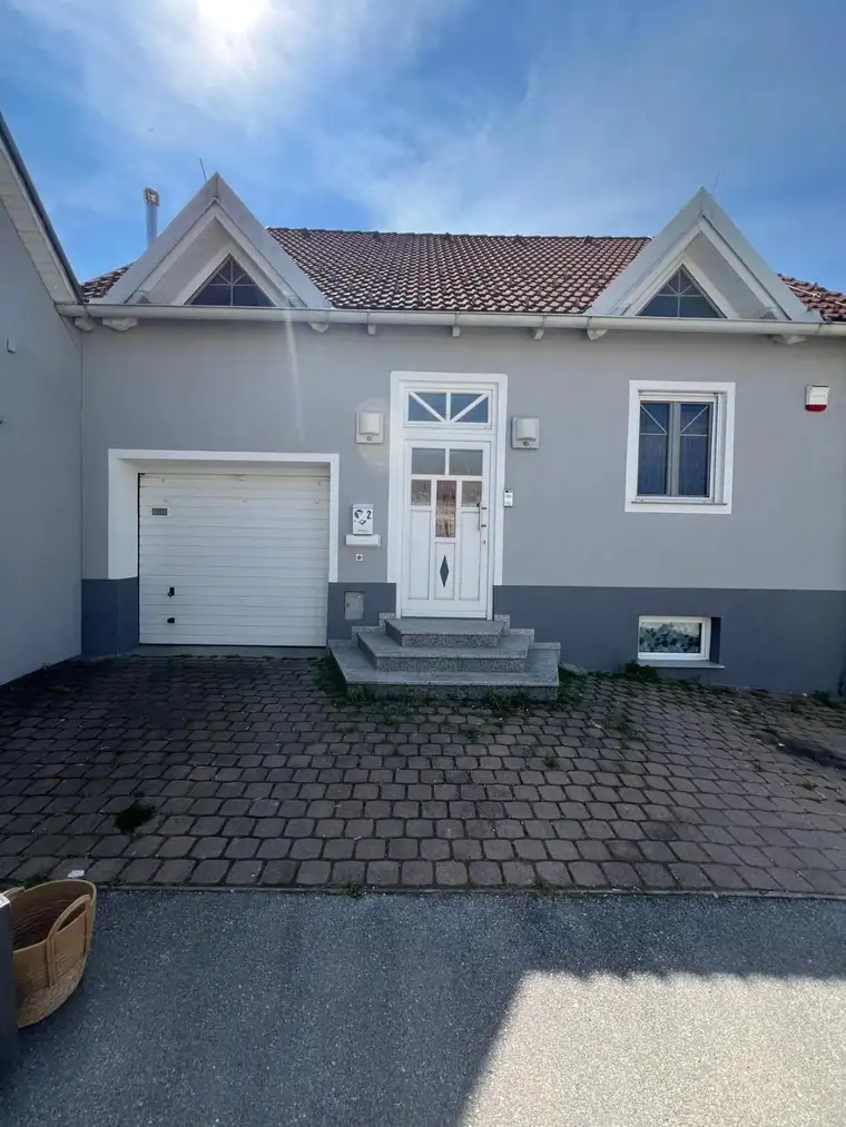  Einfamilienhaus das viel Freiraum lässt. Pool Garage