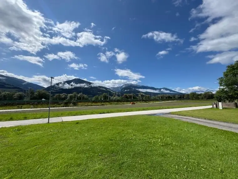 Sonniges und flaches Baugrundstück in Fritzens