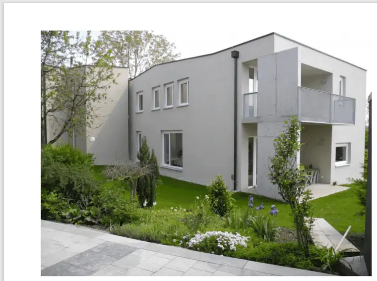 Neuwertige 4-Zimmer Wohnung mit Garten und Stellplätzen