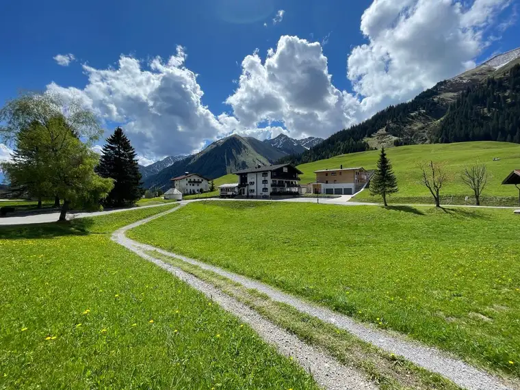 Sonniges Grundstück im Tourismusort Berwang