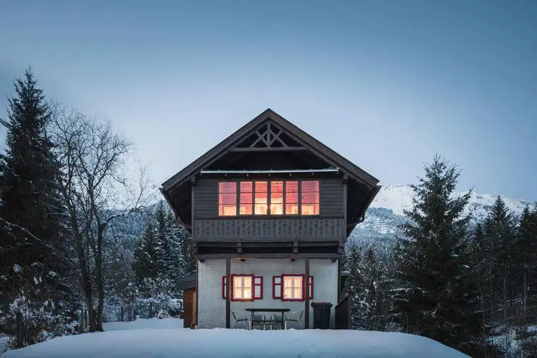 Historische Berghütte über Innsbruck