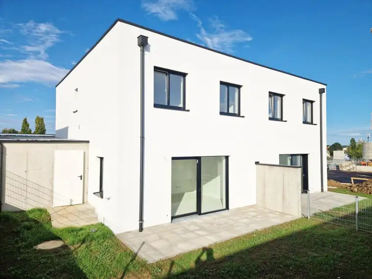 Top 5: Förderung möglich! Belagsfertige Doppelhaushälfte mit 5 Zimmern, Carport, Terrasse, Eigengarten!