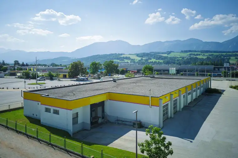 Vielseitige Gewerbeimmobilie mit Parkplätzen für Ihre Geschäftsidee in Wörgl