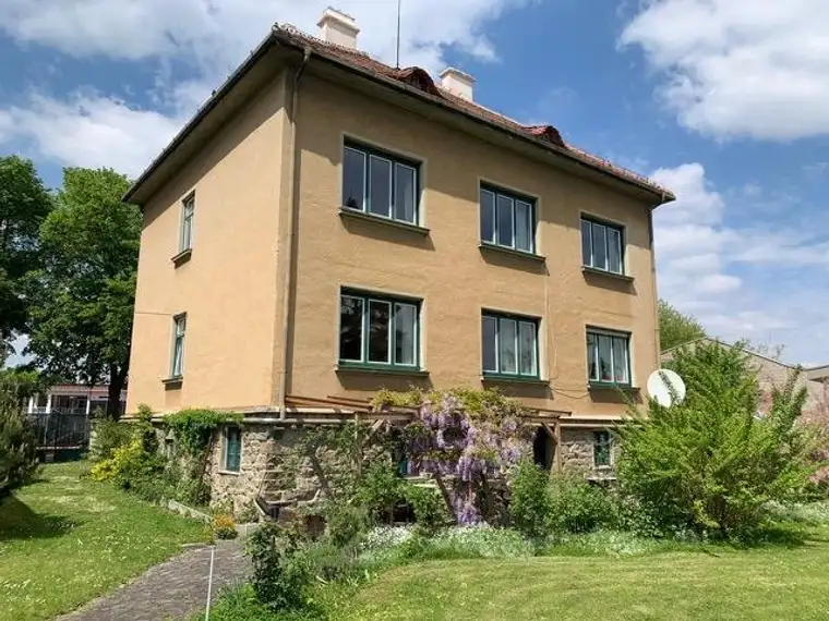 Charmante Villa (1930) für eine oder zwei Familie(n) mit Work-Life-Potenzial in absoluter Ruhelage