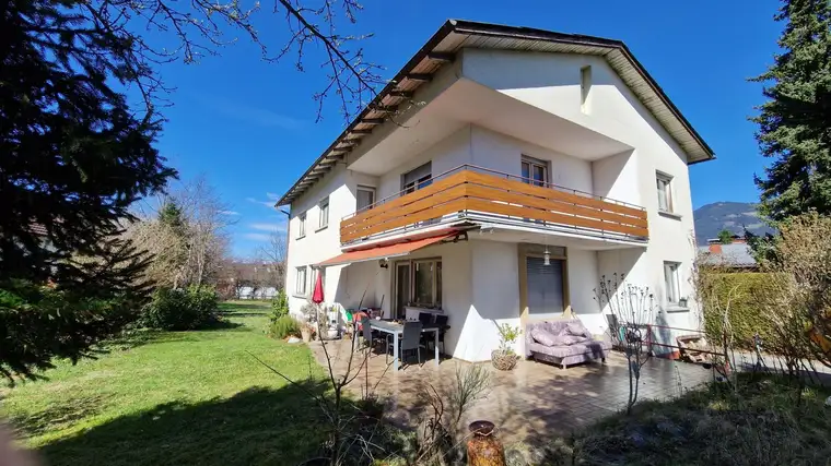 Einfamilienhaus mit großem Grundstück