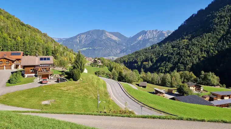 Sonniges Grundstück mit Aussicht zu verkaufen