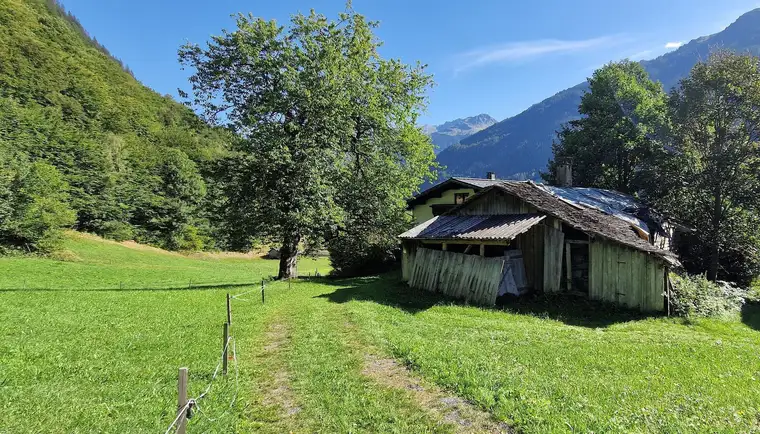 kleines und sonniges Bauland zu verkaufen