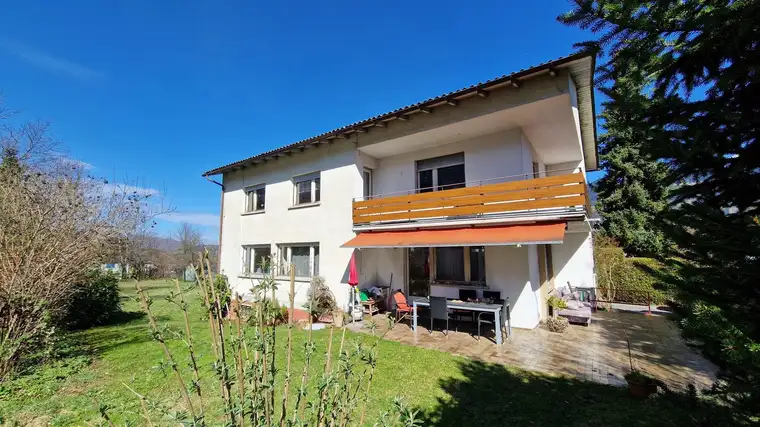 Einfamilienhaus mit großem Grundstück