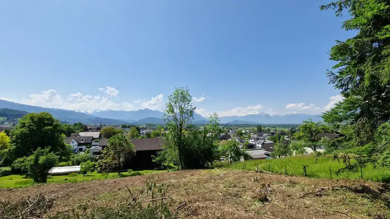 Schönes Grundstück mit Aussicht zu verkaufen