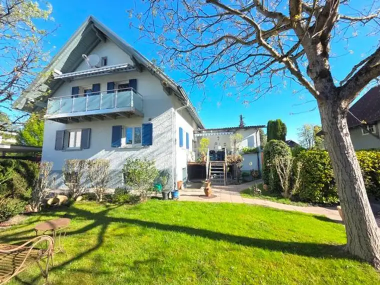 Bezauberndes Einfamilienhaus mit Einliegerwohnung und schönem Garten in zentraler Lage von Altach!