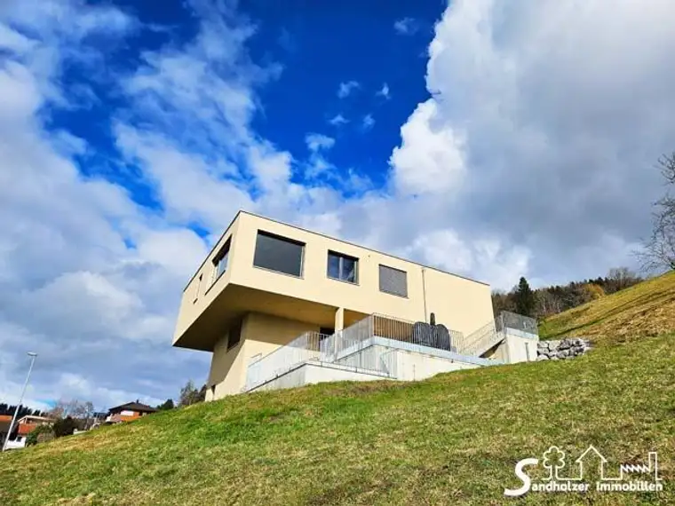 Neues, modernes Architektenhaus mit traumhaftem Ausblick auf das Rheintal!