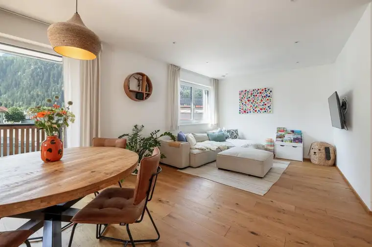 Neuwertige Wohnung in ruhiger Sonnenlage zentral in Ötz