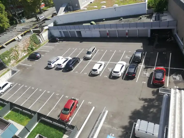 Fix zugewiesener Hofparkplatz