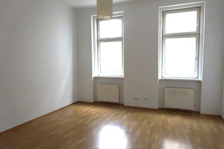 Unbefristete 1,5 Zimmerwohnung am Wallensteinplatz