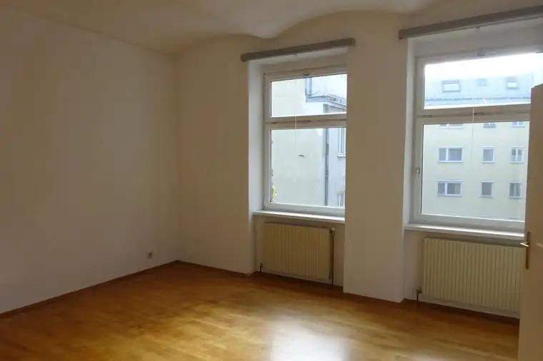 Großzügige 2 Zimmerwohnung getrennt begehbar unbefristet zu mieten