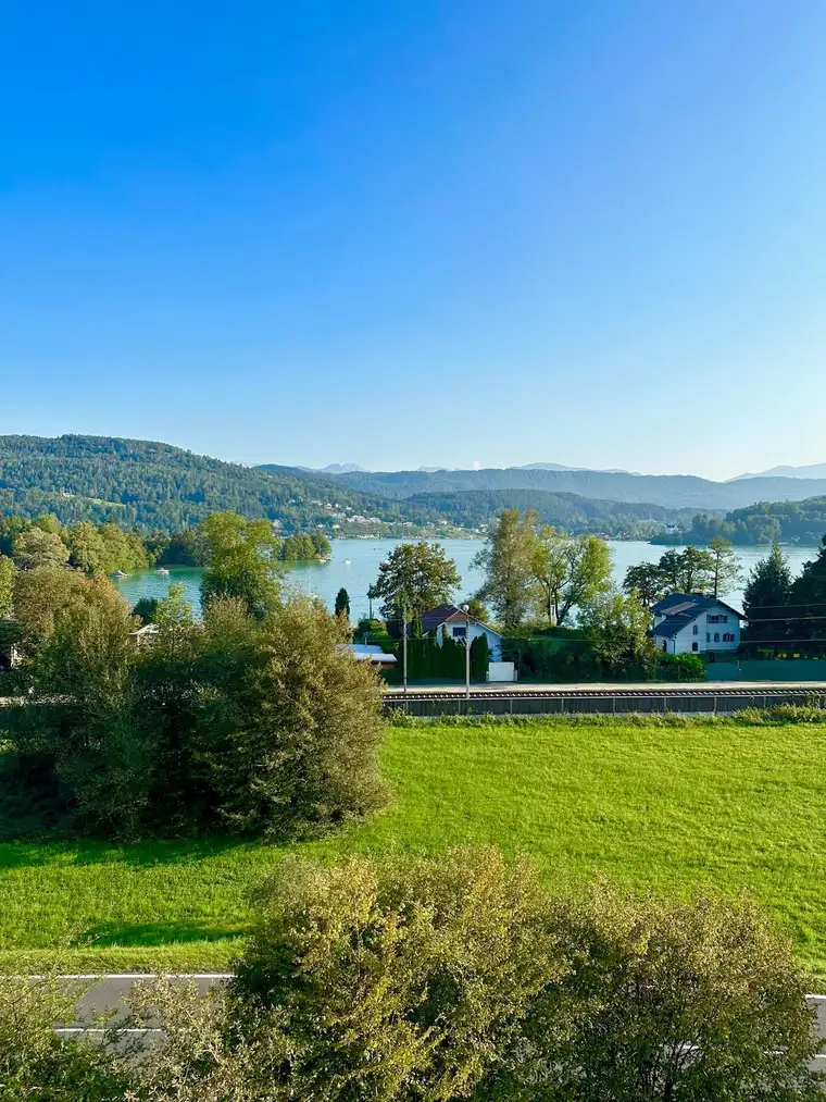 Grundstück am Wörthersee mit Seeblick in Bestlage zu verkaufen