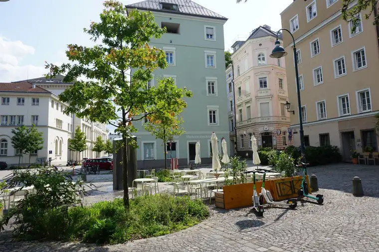 Büro/Praxis/Geschäftslokal am Adalbert-Stifter Platz