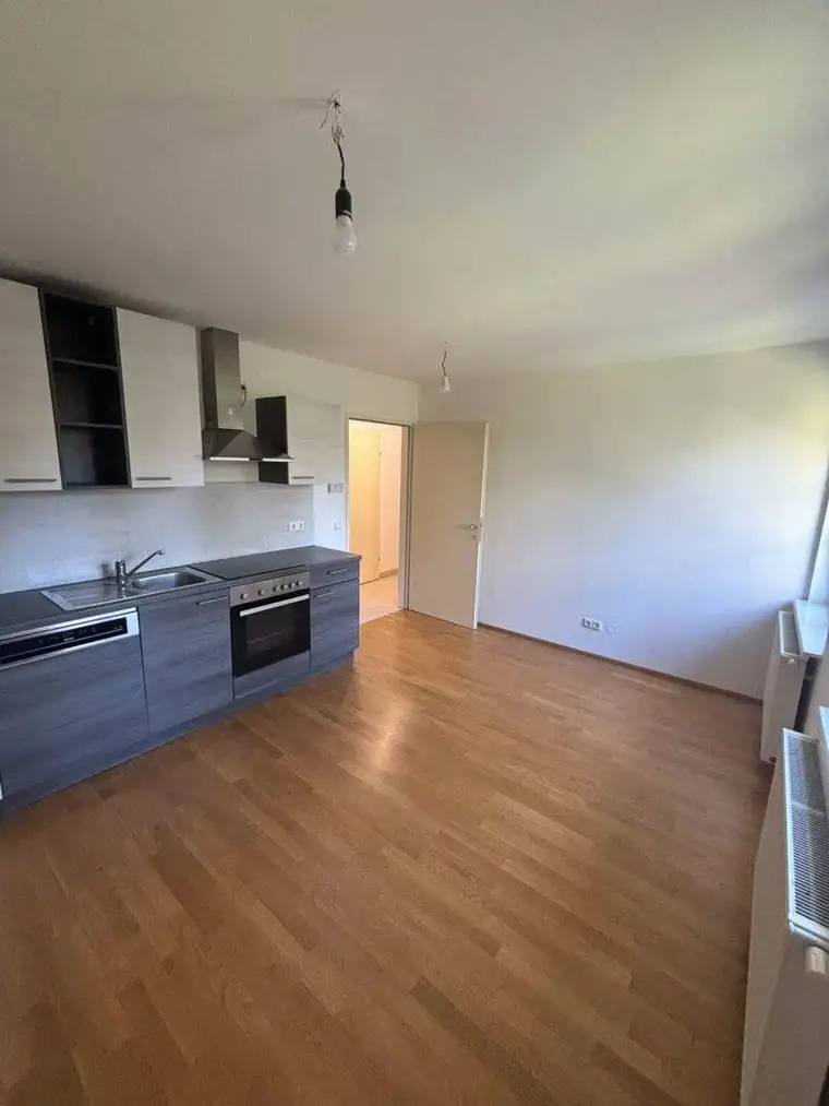 2 Zimmer Wohnung mit Balkon in Ruhelage