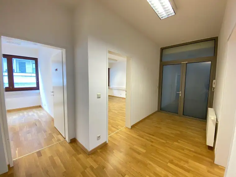 4-Zimmer Bürofläche im 3.Wiener Gemeindebezirk nahe dem Stadtpark zu vermieten