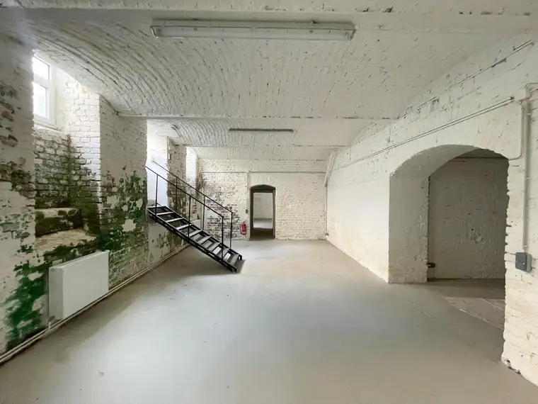 2 Monate Mietfrei - Geräumiges Kellergewölbe als Geschäftsfläche im 12.Wiener Gemeindebezirk zu vermieten - angrenzender Innenhof zur exklusiven Benutzung