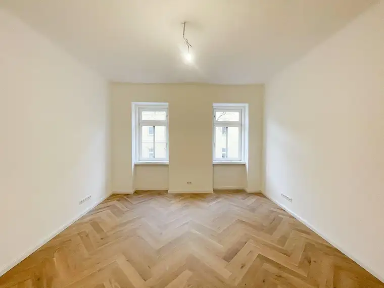 ERSTBEZUG: wunderschöne generalsanierte Altbauwohnung mit separater Küche