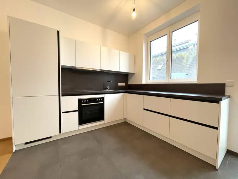 Anita Eckhardt, Moritz Immobilien