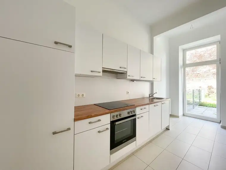 Anita Ochsenhofer, Moritz Immobilien