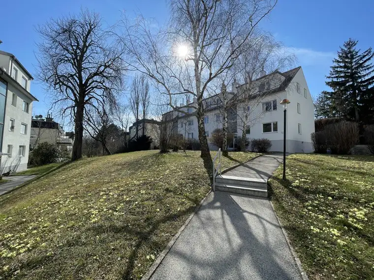 NÄHE PÖTZLEINSDORFER SCHLOSSPARK: helle zentral begehbare 3 Zimmer in Grünruhelage mit Loggia