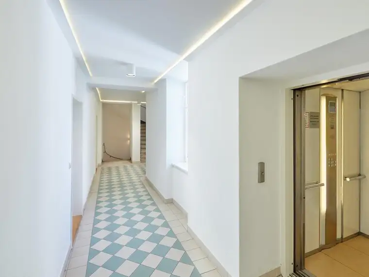 Unbefristet vermietete 2-Zimmer-Wohnung in frisch saniertem Eckhaus zu verkaufen! 5 Min. zur zukünftigen U5 Station Elterleinplatz