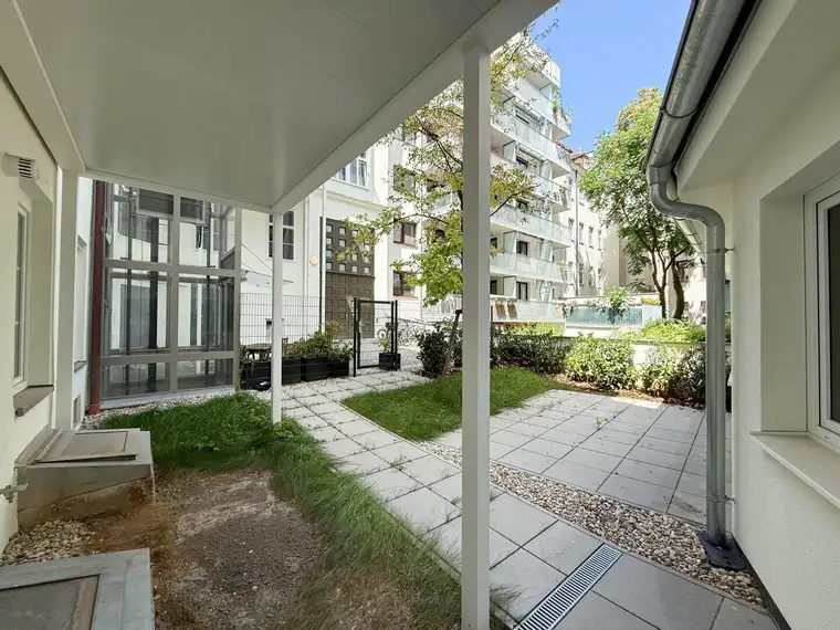 Nicolas Büttner, Moritz Immobilien