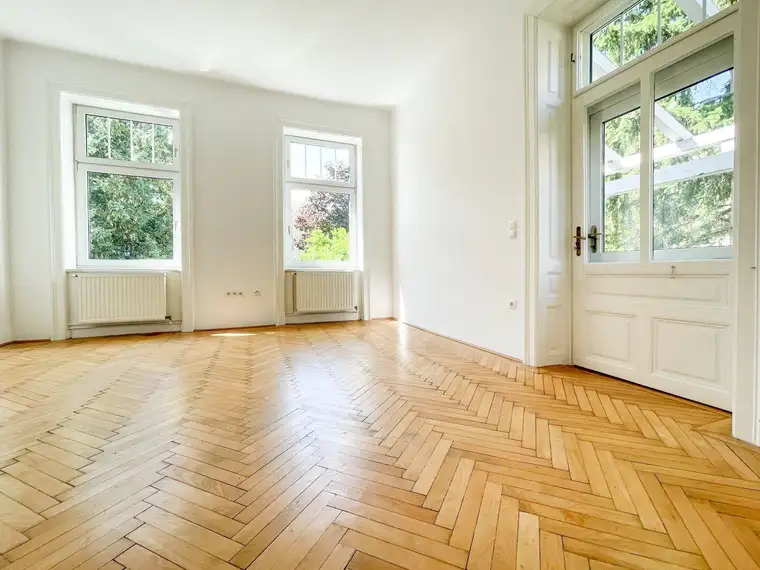 NÄHE LAINZER TIERGARTEN: ruhige 2-Zimmerwohnung mit Altbaucharme und Balkon ins Grüne