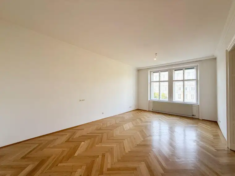 Nicolas Büttner, Moritz Immobilien