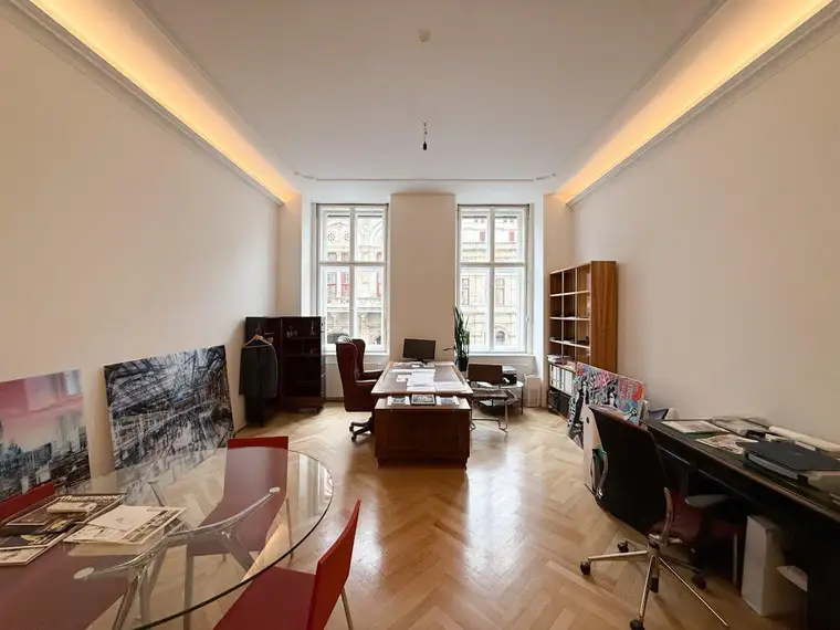 Nicolas Büttner, Moritz Immobilien