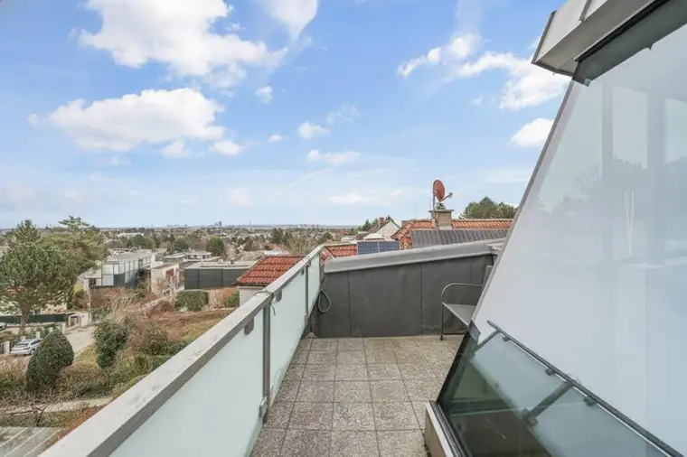 Julia Koch, Moritz Immobilien