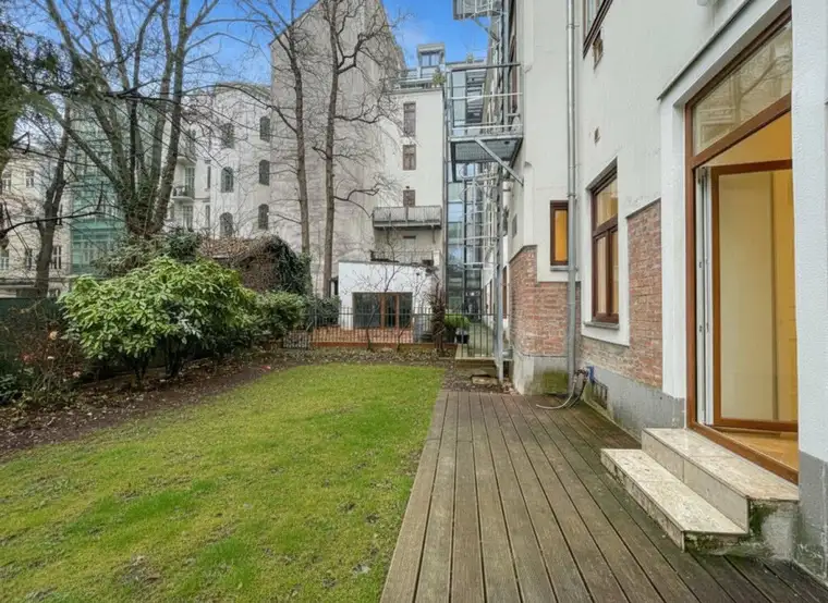 Nicolas Büttner, Moritz Immobilien